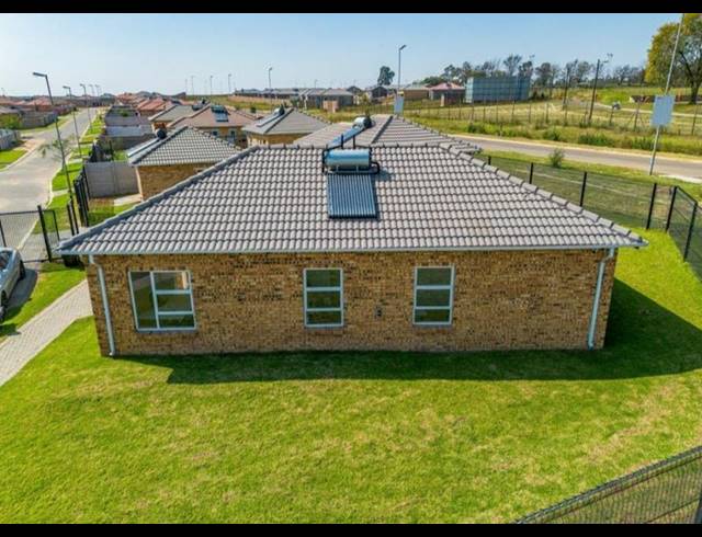 2 BEDROOM HOUSE FOR SALE IN LENASIA SOUTH